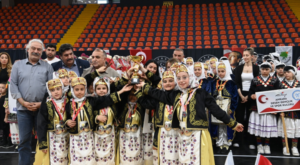 Mamak’ta halk oyunları yarışması düzenlendi