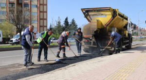 Diyarbakır’da yol bakım ve onarım çalışmaları sürüyor