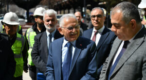 Büyükkılıç, Sahabiye Mahallesi’nde devam eden çalışmaları yerinde inceledi Büyükkılıç, Sahabiye Mahallesi’nde devam eden çalışmaları yerinde inceledi