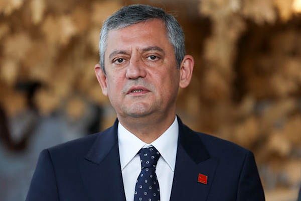 Özel’in Barselona’da diplomasi trafiği sürüyor