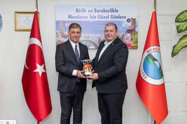 Başkan Tugay’dan Menderes’te teşekkür ziyareti