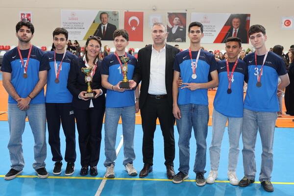 Hatay’da voleybol heyecanı kupa töreniyle noktalandı