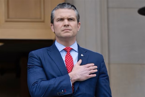Hegseth: DDG 121 ve DDG 112 Hürmüz Boğazı’ndan geçti