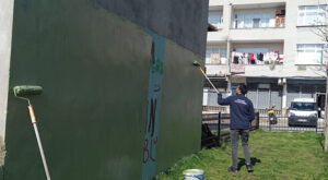 Çayırova’da parkların duvarlarında bakım çalışması gerçekleştirildi