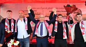 Ali Gürbüz, 10. Kepez Belediyesi Yağlı Pehlivan Güreşleri için imzayı attı