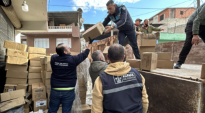 Konak’ta son kullanma tarihi geçmiş 600 koli ürün imha edildi