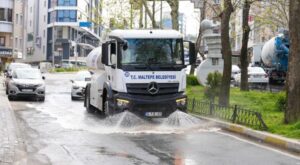 Maltepe’de bahar temizliği çalışmaları Küçükyalı’da sürdürüldü