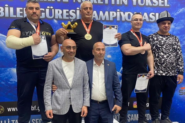 Bayburt Ekibi Bilek Güreşi Şampiyonası’nda derece aldı