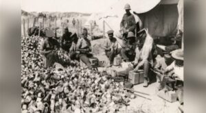 Gelibolu’da siperler arasında paylaşılan insanlık