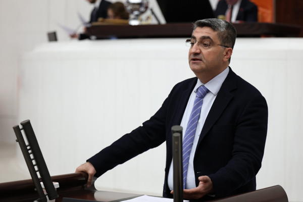 Ekmen: Emeklilerin geçim mücadelesi kabul edilemez Ekmen: Emeklilerin geçim mücadelesi kabul edilemez