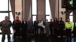 Hatay Valisi Masatlı, polis teşkilatı mensuplarını makamında kabul etti