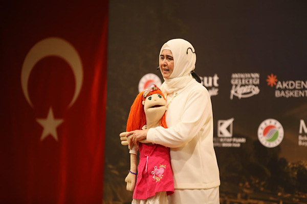 Kepez Kitap Fuarı’nda kukla Aykız ve yazar Karakayalı’dan masal etkinliği Kepez Kitap Fuarı’nda kukla Aykız ve yazar Karakayalı’dan masal etkinliği