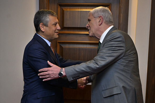 İYİ Parti ve CHP Genel Başkanları görüştü İYİ Parti ve CHP Genel Başkanları görüştü