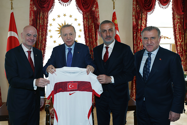 Cumhurbaşkanı Erdoğan, FIFA Başkanı Infantino’yu kabul etti