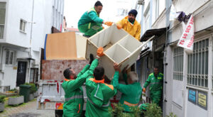 Osmangazi’de çöp eve ekipler tarafından müdahale edildi