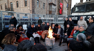 İzmir’de Meslek Fabrikası önünde nöbet sürüyor