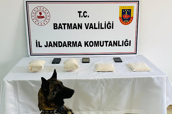 Batman’da 3 kilogram uyuşturucu hammaddesi ele geçirildi Batman’da 3 kilogram uyuşturucu hammaddesi ele geçirildi