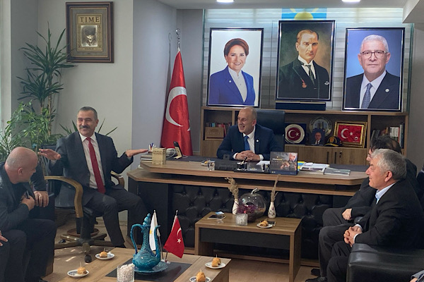 İYİ Parti Bursa İl Başkanlığı’nda Gemlik esnafının sorunları görüşüldü İYİ Parti Bursa İl Başkanlığı’nda Gemlik esnafının sorunları görüşüldü