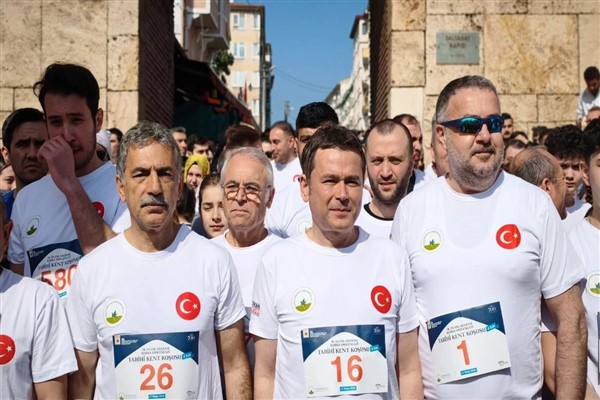 Osmangazi Tarihi Kent Koşusu gerçekleştirildi Osmangazi Tarihi Kent Koşusu gerçekleştirildi