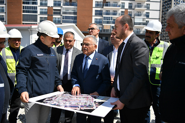 Başkan Büyükkılıç, Sahabiye’de yürütülen çalışmaları yerinde inceledi Başkan Büyükkılıç, Sahabiye’de yürütülen çalışmaları yerinde inceledi