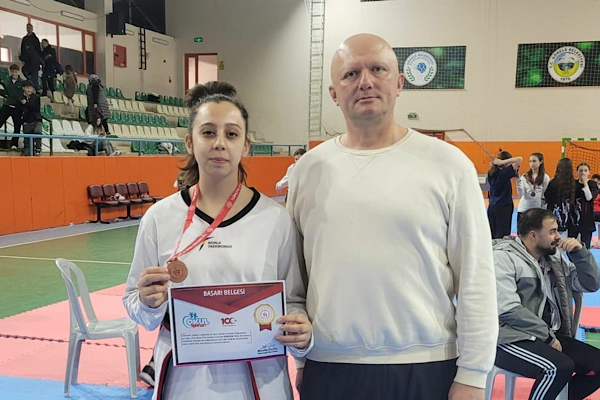 Ceren Çiftçi, Taekwondo Grup Müsabakaları’nda üçüncü oldu Ceren Çiftçi, Taekwondo Grup Müsabakaları’nda üçüncü oldu