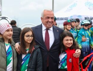 Nilüfer’de 23 Nisan törenle kutlandı