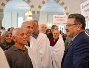 Başkan Genç, hacı adayları uğurlama programına katıldı