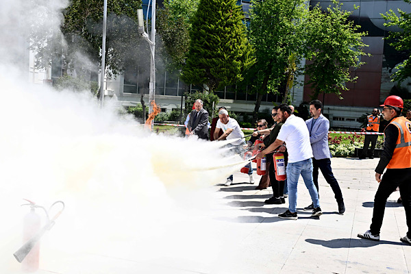 Muratpaşa’da uygulamalı yangın tatbikatı gerçekleştirildi