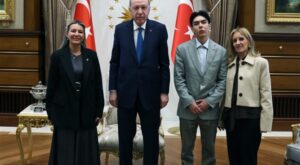 Cumhurbaşkanı Erdoğan’a 5 ülkenin büyükelçisinden güven mektubu