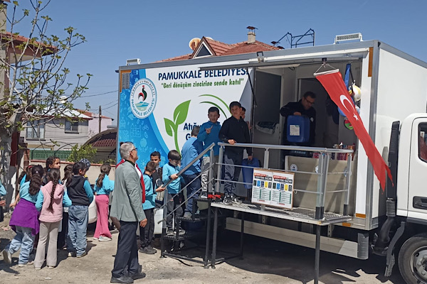 Mobil Atık Toplama Aracı’nın son durağı Akhan Mahallesi oldu Mobil Atık Toplama Aracı’nın son durağı Akhan Mahallesi oldu