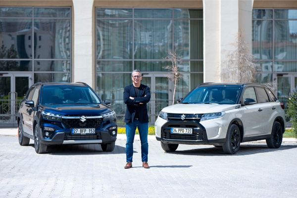 Suzuki Vitara ve S-Cross yeni Black Edition versiyonlarıyla Türkiye’de Suzuki Vitara ve S-Cross yeni Black Edition versiyonlarıyla Türkiye’de