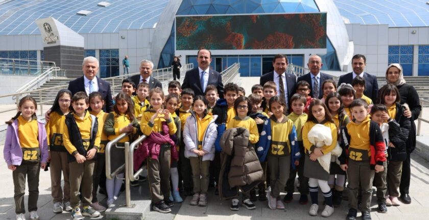 Konya’da yetkililer Bilim Merkezi’nde öğrencilerle buluştu