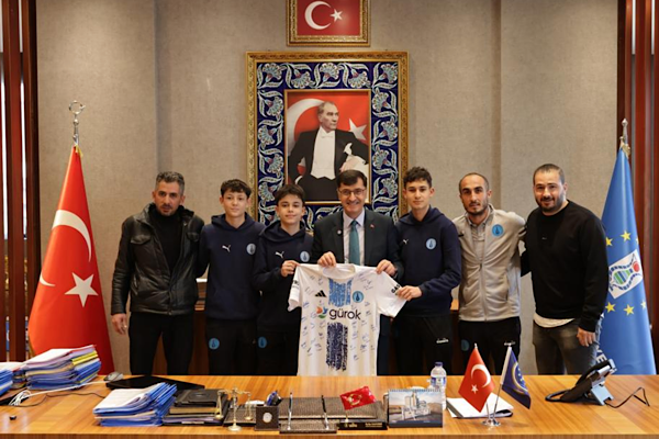 Kütahya’da genç sporcular Başkan Kahveci ile buluştu