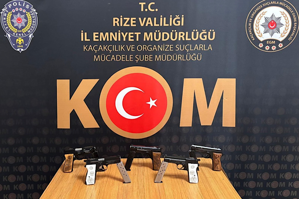 Rize’de operasyonda çok sayıda silah ele geçirildi Rize’de operasyonda çok sayıda silah ele geçirildi