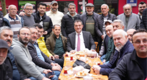 Köse, Fındık Pazarı esnafıyla bir araya geldi