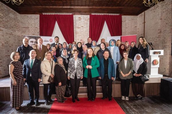 Efsanelerle İpek sergisi Afyonkarahisar’da açıldı Efsanelerle İpek sergisi Afyonkarahisar’da açıldı