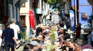 Mudanya’da Anneler Günü buluşması Mudanya’da Anneler Günü buluşması