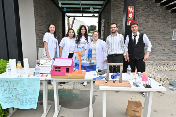 Manisa’da öğrenciler bahar şenliğiyle bilim ve kültürle buluştu Manisa’da öğrenciler bahar şenliğiyle bilim ve kültürle buluştu