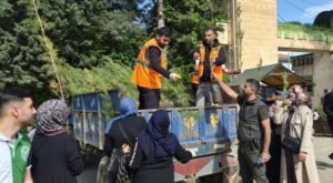 Mezarlıklarda fidan dağıtımıyla hayata yeşil dokunuş