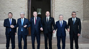 Aliyev, “Hazret Sultan” Müze-Rezervini ziyaret etti