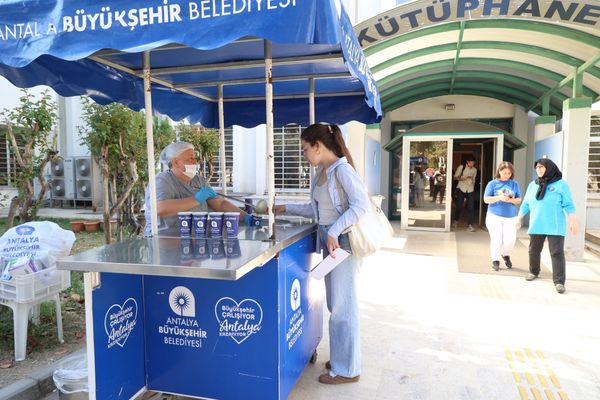 Antalya’da öğrencilere final haftasında sıcak çorba ikramı Antalya’da öğrencilere final haftasında sıcak çorba ikramı