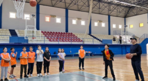 Başkan Kotan, çocuklarla pota altında buluştu