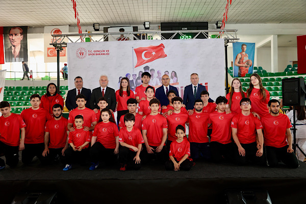 Giresun’da 19 Mayıs Atatürk’ü Anma, Gençlik ve Spor Bayramı kutlandı Giresun’da 19 Mayıs Atatürk’ü Anma, Gençlik ve Spor Bayramı kutlandı