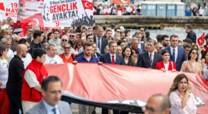 İzmir’de 19 Mayıs dolayısıyla tören ve yürüyüş gerçekleştirildi