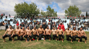 Edremit’te 18. Geleneksel Şehit Hamdibey Yağlı Güreşleri yapıldı