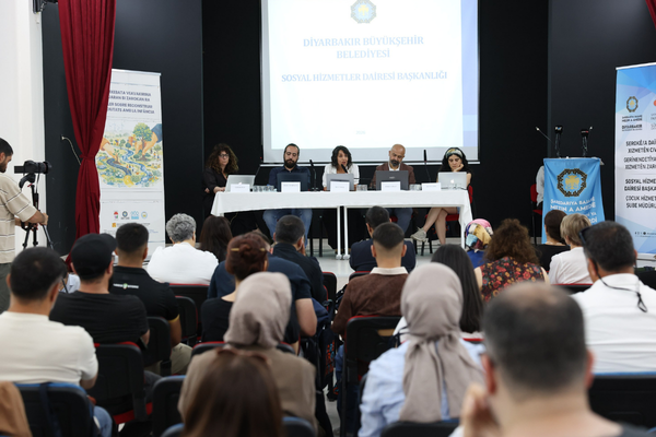 Diyarbakır’da Kentleri Çocuklarla Yeniden Kurma Çalıştayı düzenlendi Diyarbakır’da Kentleri Çocuklarla Yeniden Kurma Çalıştayı düzenlendi