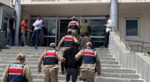 Şanlıurfa’da kaçakçılık ve aranan şahıslara yönelik operasyon Şanlıurfa’da kaçakçılık ve aranan şahıslara yönelik operasyon