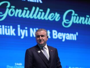 Bakan Bak’tan Anadolu Efes’e tebrik mesajı Bakan Bak’tan Anadolu Efes’e tebrik mesajı