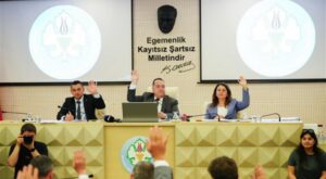 Mersin’de ulaşım ve sosyal projeler gündeme geldi