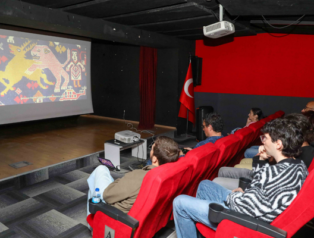 Genç yönetmenlerden Buca Belediyesi’ne teşekkür